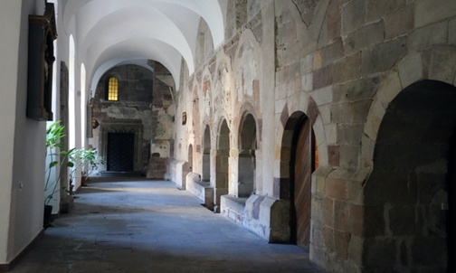 Klasztorne krużganki