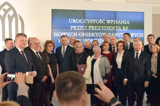 Wpisanie na listę Pomników Historii kolejnych 10 obiektów.