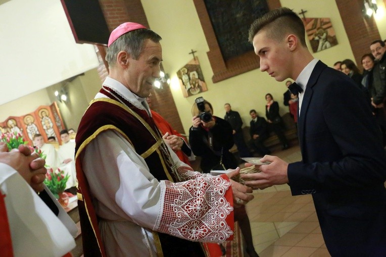 Bierzmowanie w par. pw. Miłosierdzia Bożego w Brzesku