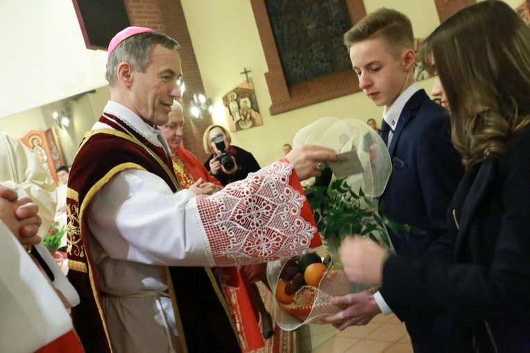 Bierzmowanie w par. pw. Miłosierdzia Bożego w Brzesku