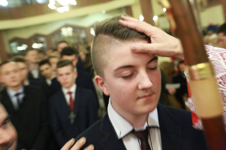 Bierzmowanie w par. pw. Miłosierdzia Bożego w Brzesku