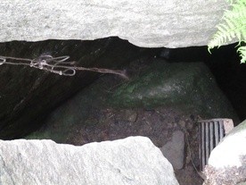 Wejście do jaskini w Malinowie