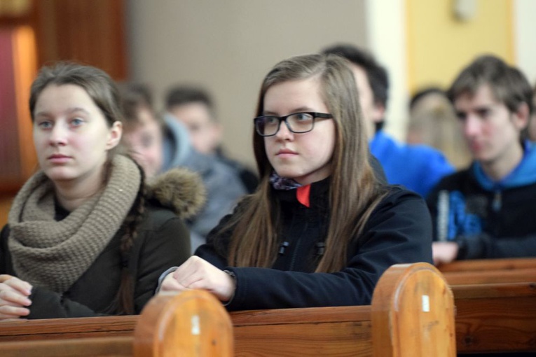 Rekolekcje wielkopostne w II LO w Dzierżoniowie