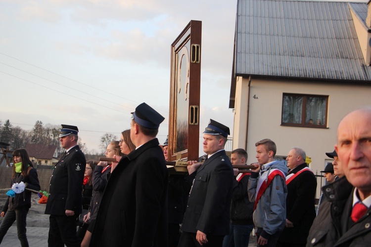 Powitanie ikony MB Częstochowskiej w Młodzieszynie