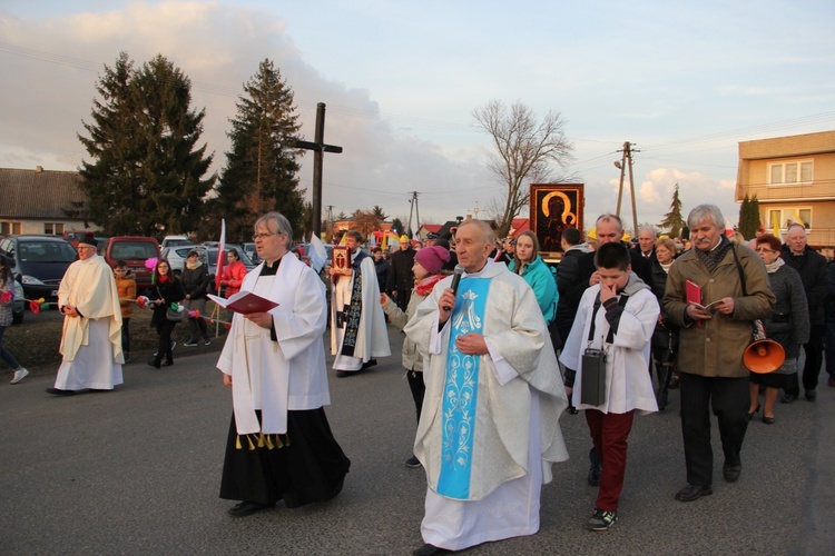 Powitanie ikony MB Częstochowskiej w Młodzieszynie