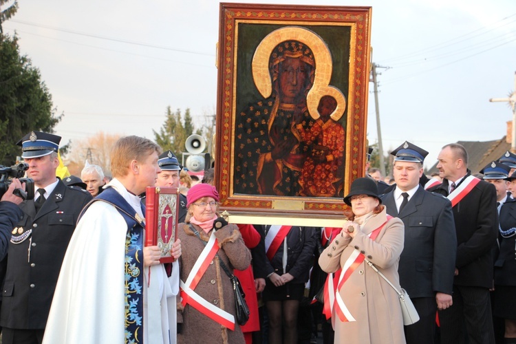 Powitanie ikony MB Częstochowskiej w Młodzieszynie