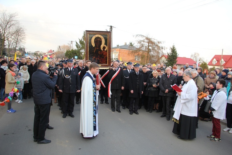 Powitanie ikony MB Częstochowskiej w Młodzieszynie