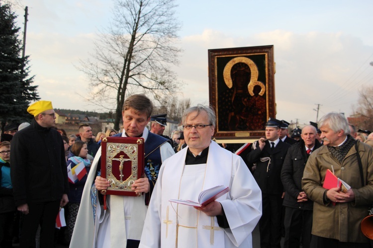 Powitanie ikony MB Częstochowskiej w Młodzieszynie