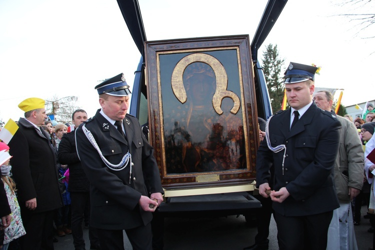 Powitanie ikony MB Częstochowskiej w Młodzieszynie