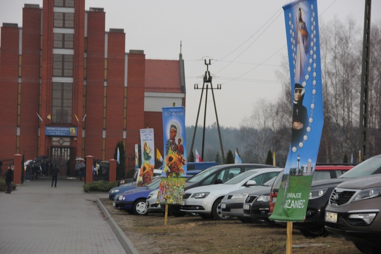 Powitanie ikony MB Częstochowskiej w parafii św. Brata Alberta w Sochaczewie