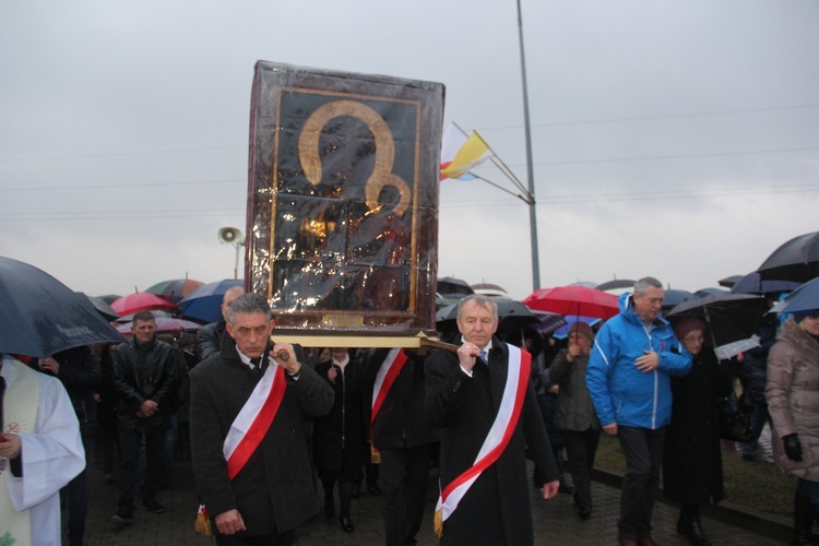 Powitanie ikony MB Częstochowskiej w parafii św. Brata Alberta w Sochaczewie