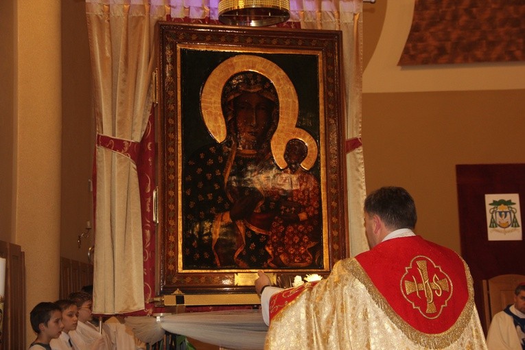 Powitanie ikony MB Częstochowskiej w parafii św. Brata Alberta w Sochaczewie