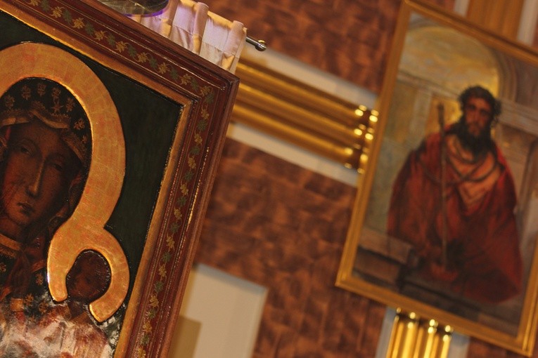 Powitanie ikony MB Częstochowskiej w parafii św. Brata Alberta w Sochaczewie