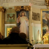 Bp Tadeusz Pieronek w kościele stacyjnym na krakowskim Zwierzyńcu