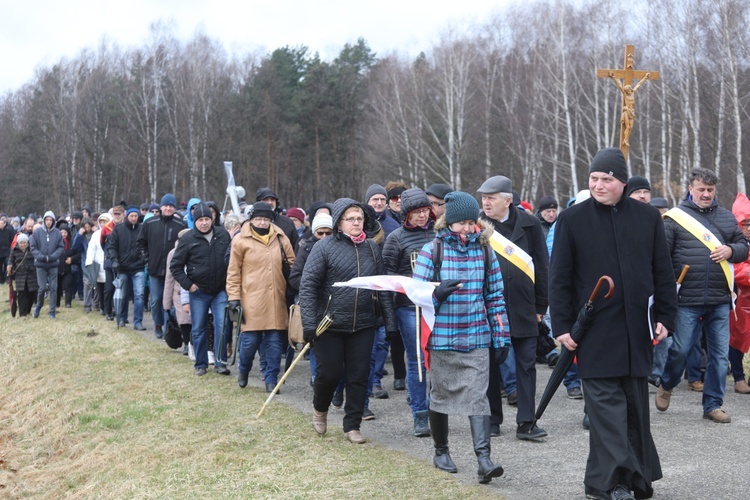 Droga Krzyżowa w intencji trzeźwości w byłym KL Birkenau 2017