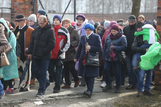 Droga Krzyżowa w intencji trzeźwości w byłym KL Birkenau 2017