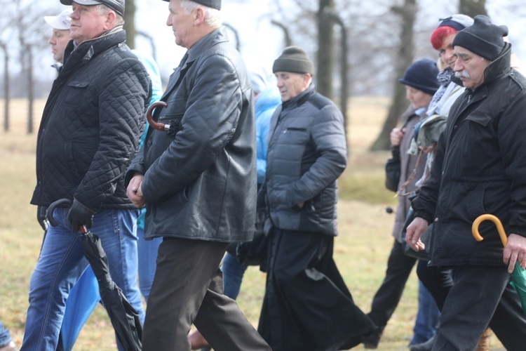 Droga Krzyżowa w intencji trzeźwości w byłym KL Birkenau 2017