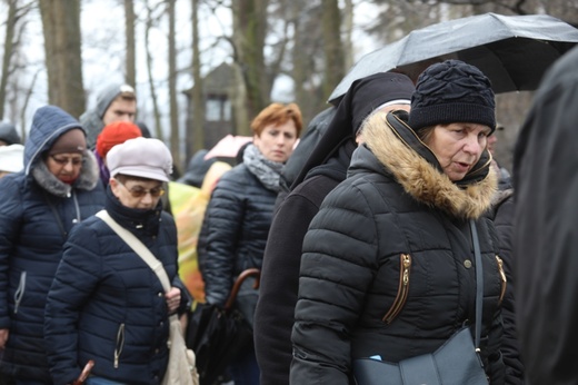 Droga Krzyżowa w intencji trzeźwości w byłym KL Birkenau 2017