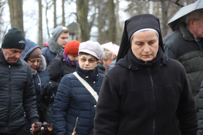 Droga Krzyżowa w intencji trzeźwości w byłym KL Birkenau 2017