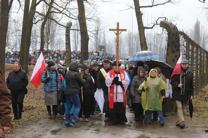 Droga Krzyżowa w intencji trzeźwości w byłym KL Birkenau 2017