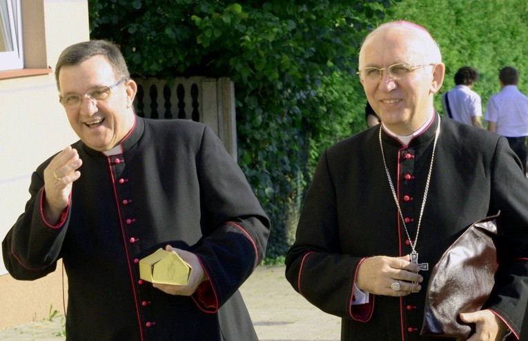 Maryjne uroczystości w skarżyskiej Ostrej Bramie. Abp Wacław Depo (z prawej) i ks. Jerzy Karbownik