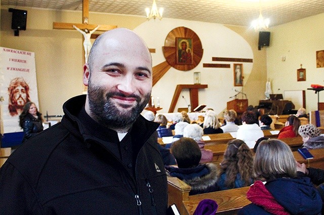 ▲	Ks. Michał Olszewski stara się pokazywać miłosierne oblicze Ojca.