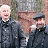 Ks. Andrzej Oleszko (z lewej) wraz z ks. proboszczem Krzysztofem Marszałkiem