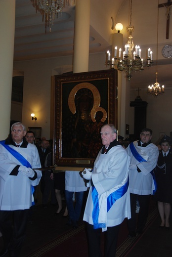 Powitanie ikony MB Częstochowskiej w parafii pw. Narodzenia NMP w Sochaczewie