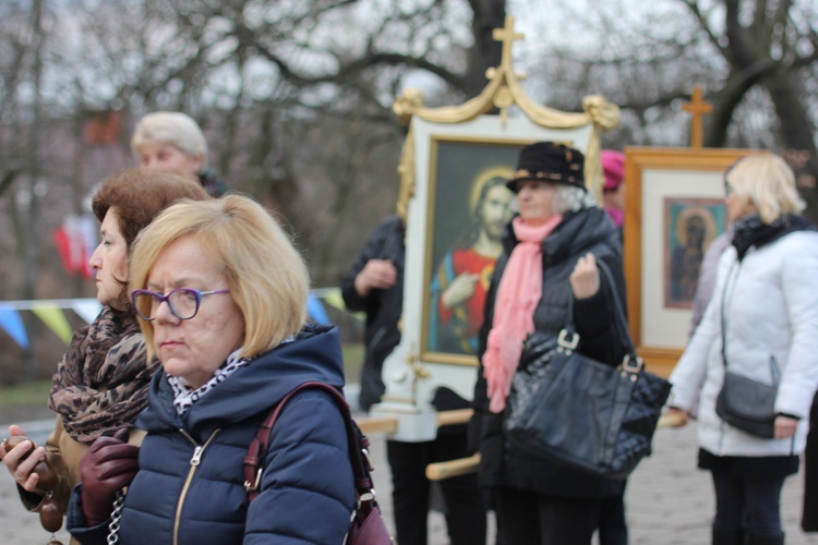 Powitanie ikony MB Częstochowskiej w parafii pw. Narodzenia NMP w Sochaczewie