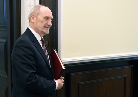 Co Macierewicz zarzuca Tuskowi?