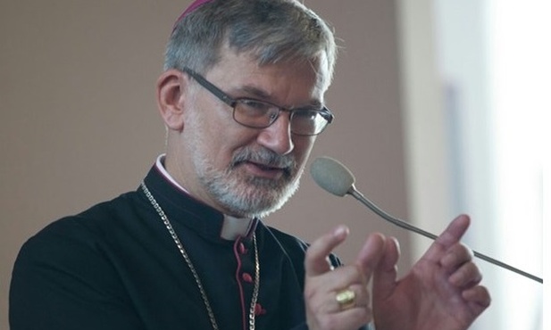 Biskup nie jest jednak zarażony koronawirusem