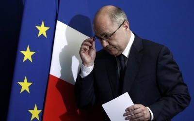 Francja: Dymisja szefa MSW po ujawnieniu, że zatrudniał córki