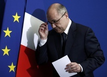Francja: Dymisja szefa MSW po ujawnieniu, że zatrudniał córki