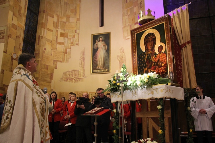 Powitanie ikony MB Częstochowskiej w parafii pw. św. Wawrzyńca w Sochaczewie