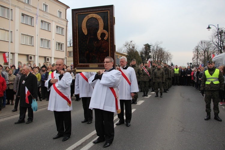 Powitanie ikony MB Częstochowskiej w parafii pw. św. Wawrzyńca w Sochaczewie