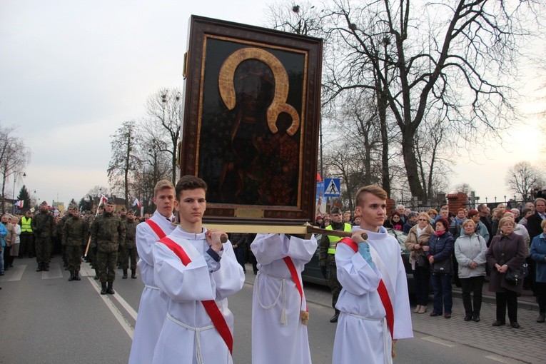 Powitanie ikony MB Częstochowskiej w parafii pw. św. Wawrzyńca w Sochaczewie