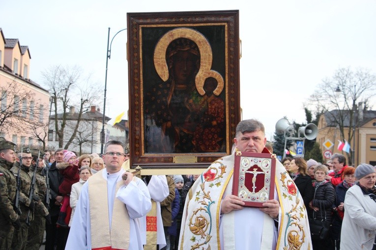 Powitanie ikony MB Częstochowskiej w parafii pw. św. Wawrzyńca w Sochaczewie