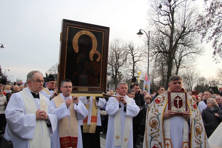 Powitanie ikony MB Częstochowskiej w parafii pw. św. Wawrzyńca w Sochaczewie