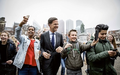 Premier Holandii Mark Rutte i jego partia odnieśli niespodziewane zwycięstwo w wyborach.