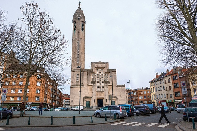 Dzwonnicę kościoła św. Jana można wziąć za minaret, ale budowla powstała, zanim w Molenbeek zaczęli osiedlać się muzułmanie.