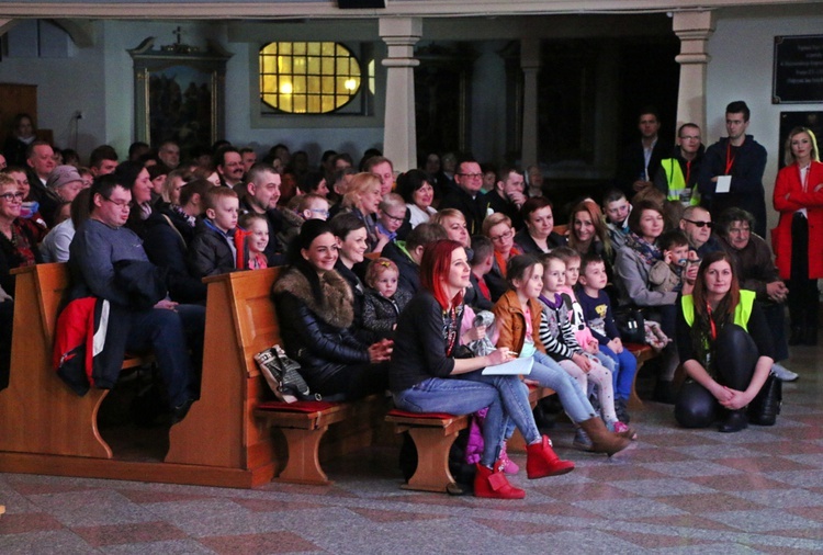 Koncert Mietka Szcześniaka w Miliczu