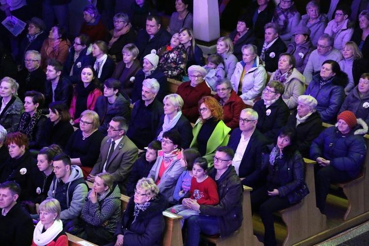 Koncert Mietka Szcześniaka w Miliczu