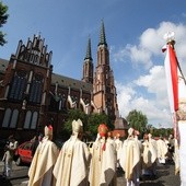 Abp Henryk Hoser SAC, którego ingres do praskiej katedry odbył się 28 czerwca 2008 r., jest trzecim ordynariuszem diecezji