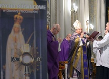 Na czas jubileuszu 25-lecia powstania diecezji, która już jutro rozpocznie Jerycho Różańcowe, bp Henryk Tomasik udzielił błogosławieństwa