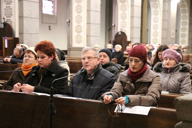 Całodoba adoracja w radomskiej parafii  św. Teresy