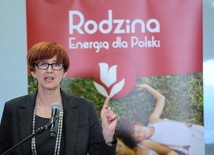 Rafalska: rząd stawia rodzinę w centrum polityki społecznej