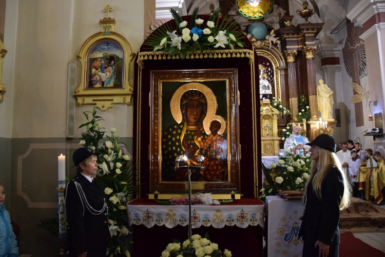 Powitanie ikony MB Częstochowskiej w Sannikach