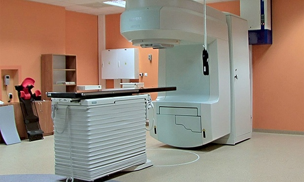 Elektronami w raka piersi - powstał polski akcelerator do radioterapii