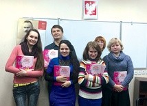 Uczniowie po lekcji języka polskiego w Polsko-Ukraińskim Stowarzyszeniu Kulturalnym w Mariupolu