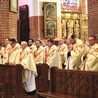 ▼	W sobotę 25 marca do katedry św. Mikołaja w Elblągu przybyli kapłani z wielu parafii naszej diecezji. 